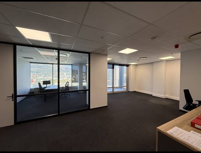 8,380M² OFFICE TO LET IN FORESHORE